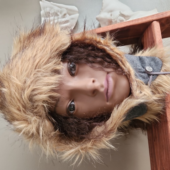 Marleylilly gray faux fur trim trapper style winter hat - Picture 1 of 14